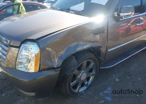 2011 Cadillac Escalade Luxury from USA, damaged, VIN 1GYS3BEF2BR216935